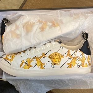 Versace Mens Shoe Size 12 or Eur Size 45 Brand New
